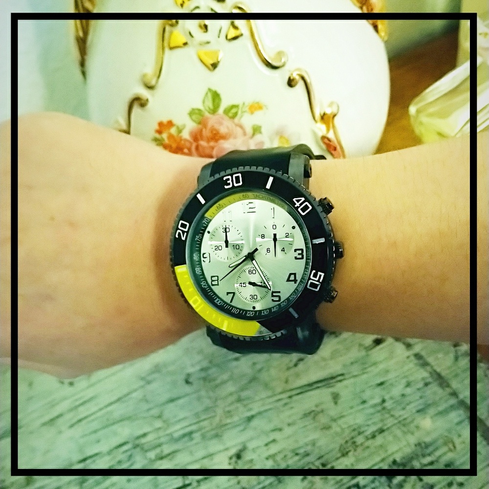 Men's Oversized Chronograph Style Quartz Watch